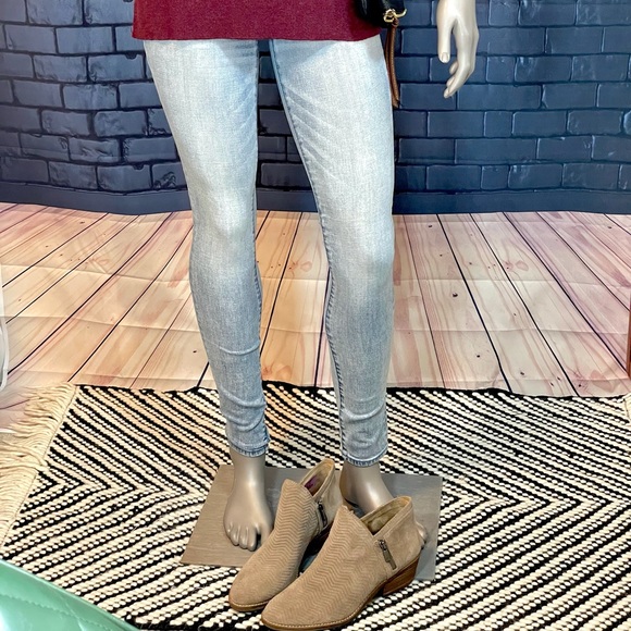 Abercrombie & Fitch Denim - Abercrombie and Fitch light wash, skinny jeans